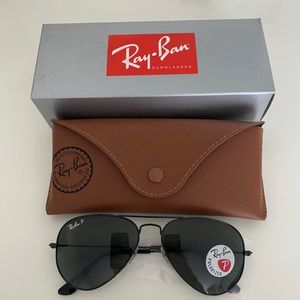 NEW W TAGS! Polarized Ray-ban Aviators in black!